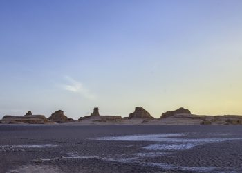 کلوت‌های بیابانی در نزدیکی شهداد محل پیدا شدن درفش شهداد