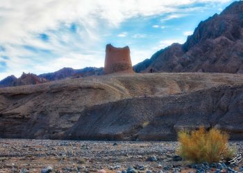 شکل سازه‌ میل‌ها در بیابان