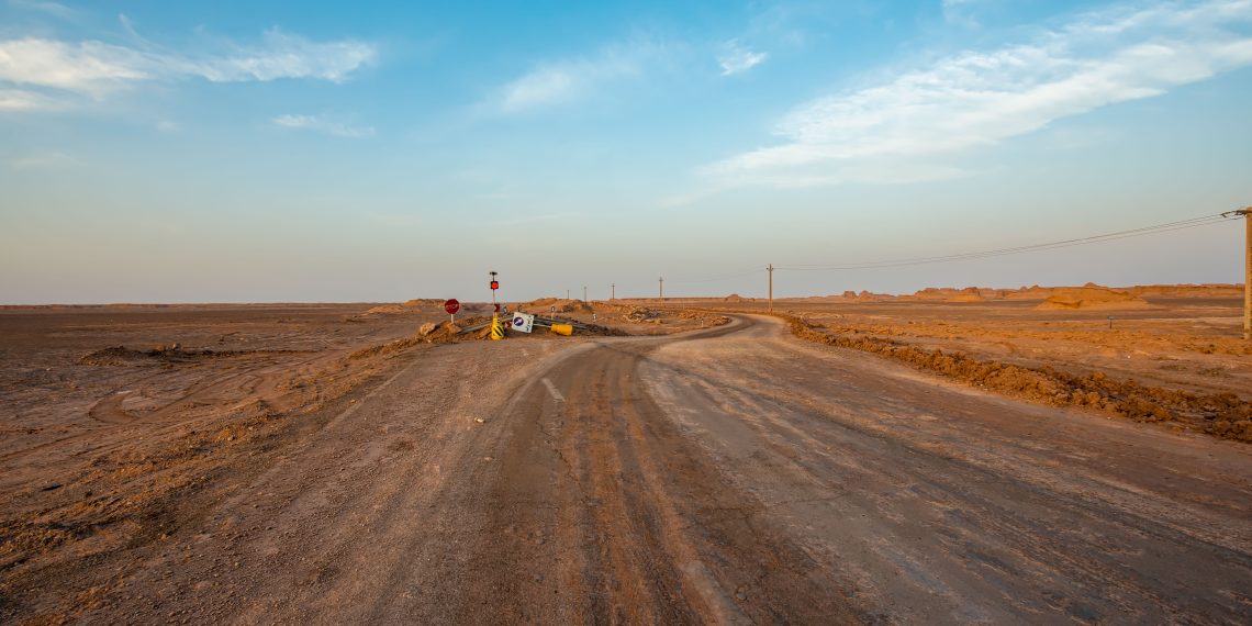 DSC 1080 جاده شهداد به نهبندان هنوز هم در دست تعمیر است!