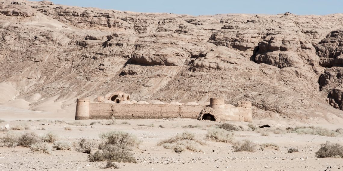 IMG 0093 چهل پایه / کاروانسرا