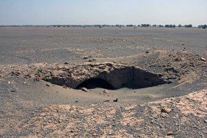 2421597 آثاری بیرون آمده از دل خاک در نواحی اطراف فهرج