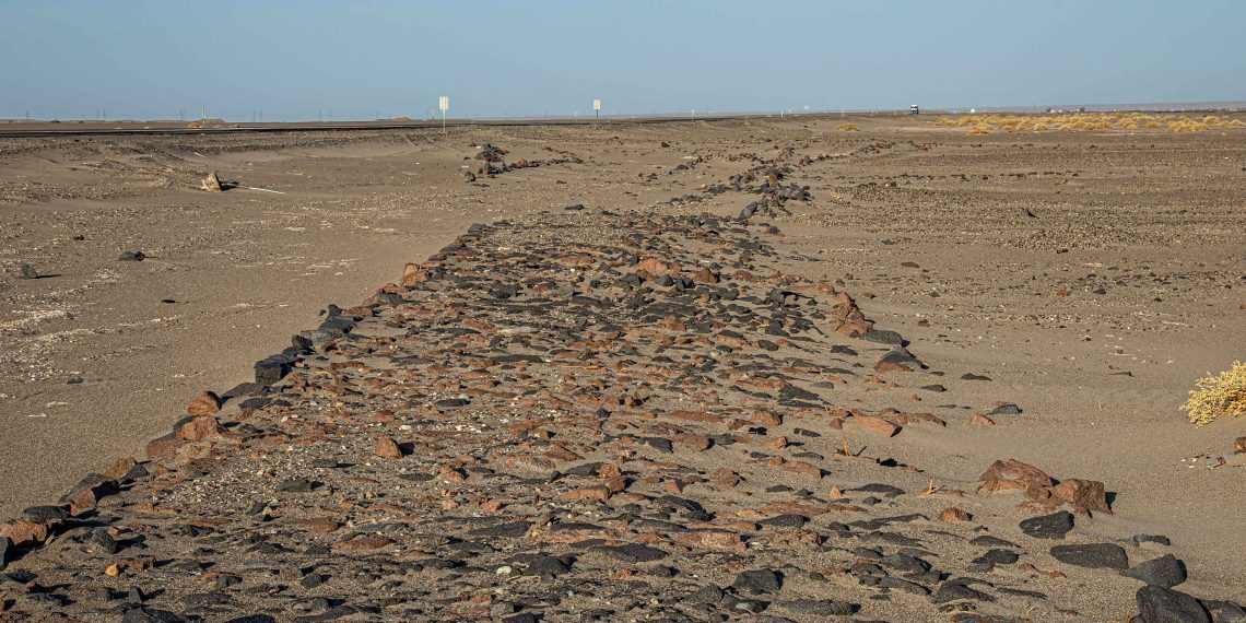 جاده سنگ ‌فرش باستانی در محور بم به زاهدان